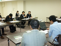【ご報告】平成25年度事業型ＮＰＯ育成支援事業　経営戦略ミーティングの写真です"